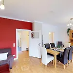 Inselblick In Traumlage Mit Balkon Und Panoramablick Appartement Zell