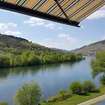 Inselblick In Traumlage Mit Balkon Und Panoramablick