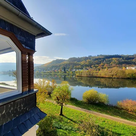 Inselblick In Traumlage Mit Balkon Und Panoramablick