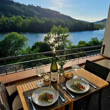 Inselblick In Traumlage Mit Balkon Und Panoramablick