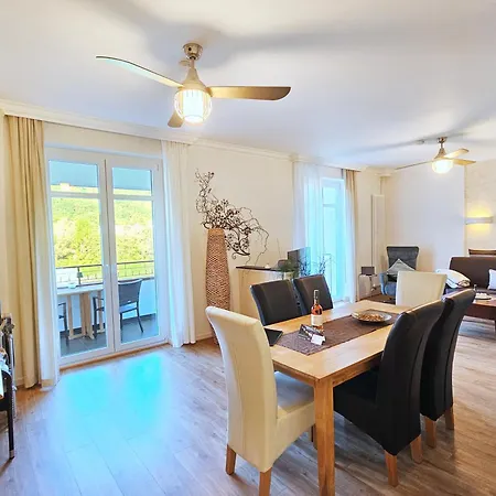 Inselblick In Traumlage Mit Balkon Und Panoramablick * Zell an der Mosel