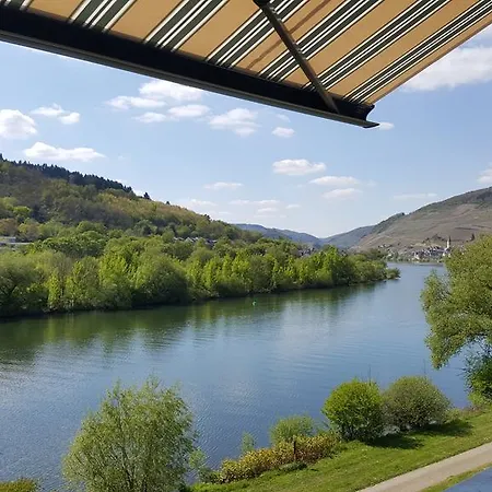 Inselblick In Traumlage Mit Balkon Und Panoramablick