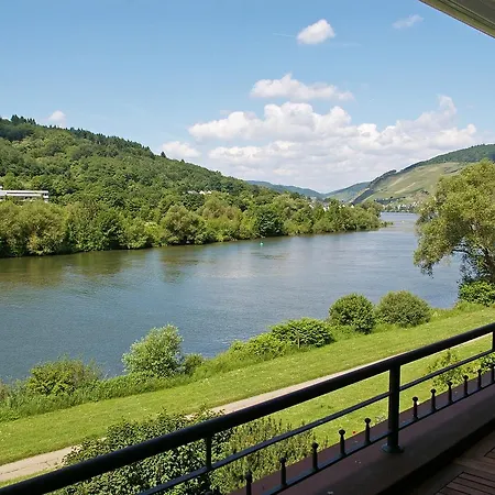 Inselblick In Traumlage Mit Balkon Und Panoramablick Zell an der Mosel