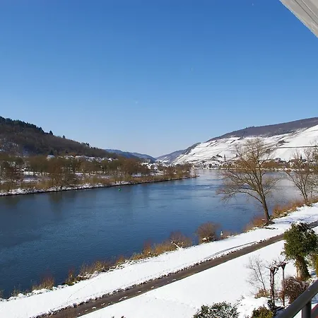 Inselblick In Traumlage Mit Balkon Und Panoramablick