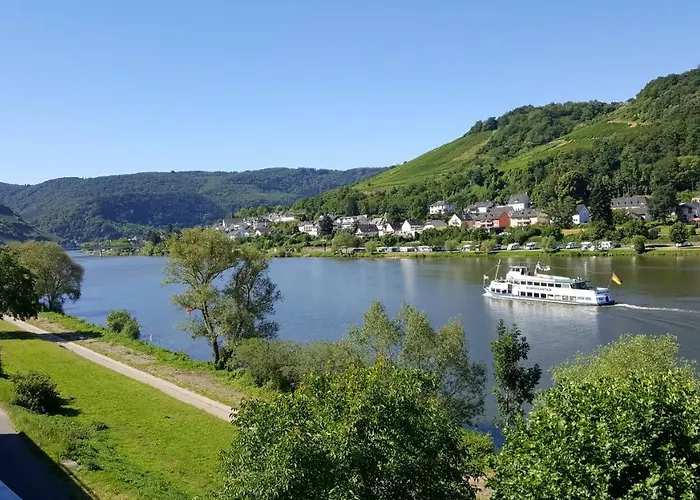 Inselblick In Traumlage Mit Balkon Und Panoramablick Zell