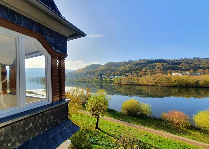Inselblick In Traumlage Mit Balkon Und Panoramablick