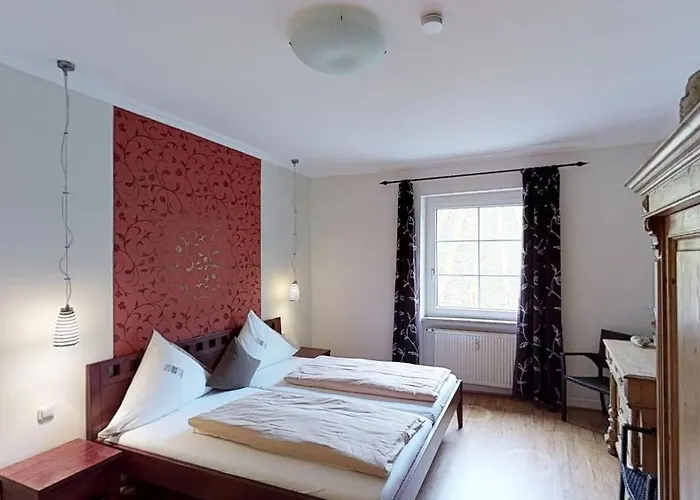 Inselblick In Traumlage Mit Balkon Und Panoramablick