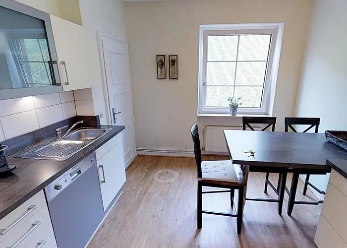 Inselblick In Traumlage Mit Balkon Und Panoramablick