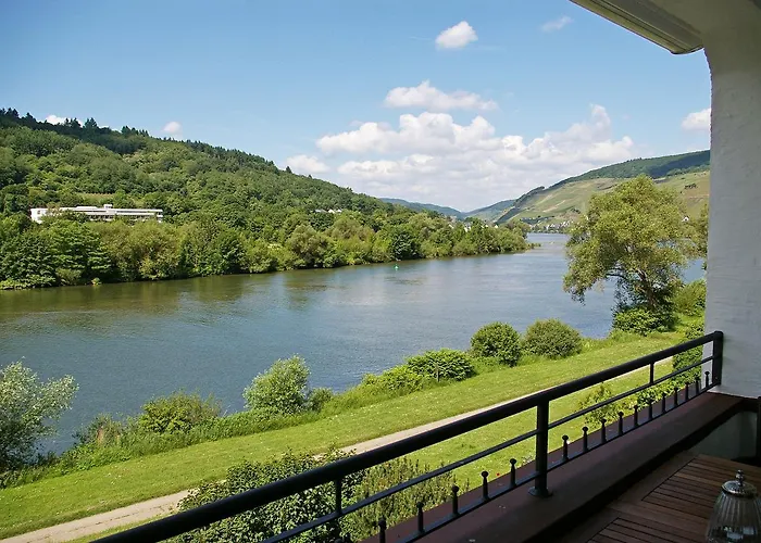 Inselblick In Traumlage Mit Balkon Und Panoramablick Zell