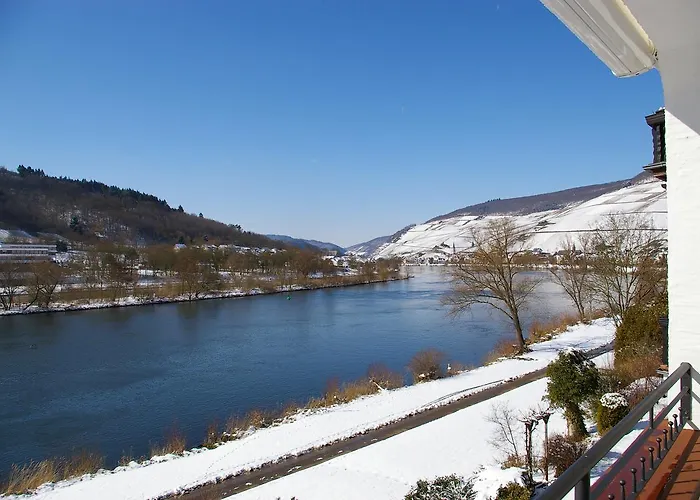 Inselblick In Traumlage Mit Balkon Und Panoramablick